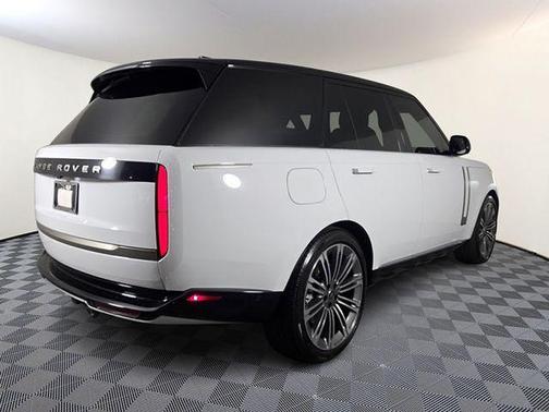 2025 Land Rover Range Rover P530 SE