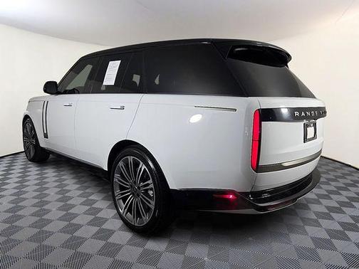 2025 Land Rover Range Rover P530 SE