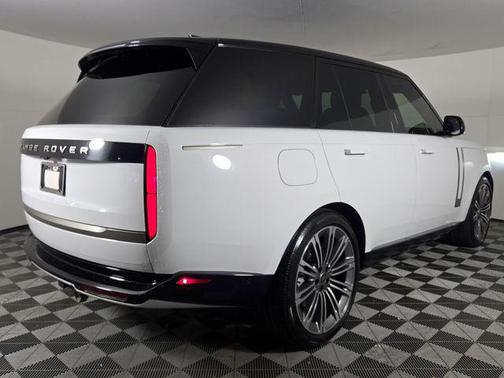 2025 Land Rover Range Rover P530 SE