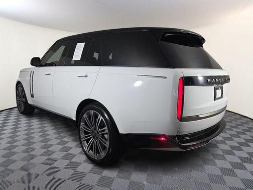 2025 Land Rover Range Rover P530 SE