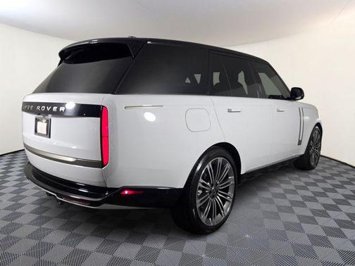 2025 Land Rover Range Rover P530 SE