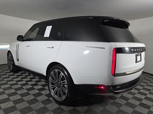 2025 Land Rover Range Rover P530 SE