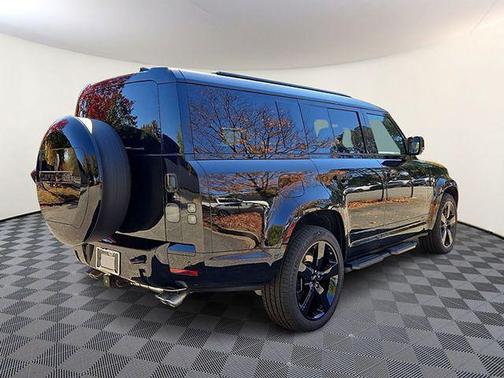 2026 Land Rover Defender V8