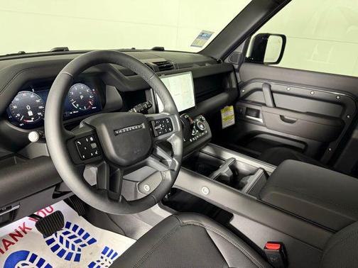 2025 Land Rover Defender 110 P300