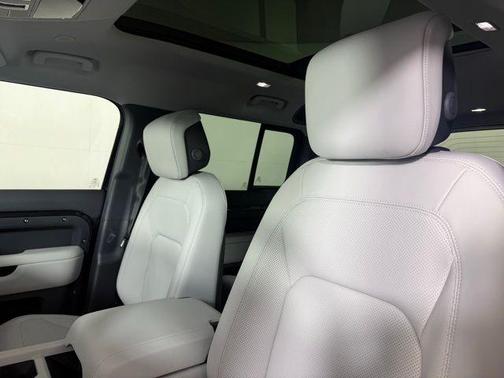 2025 Land Rover Defender 110 P400 X-Dynamic SE