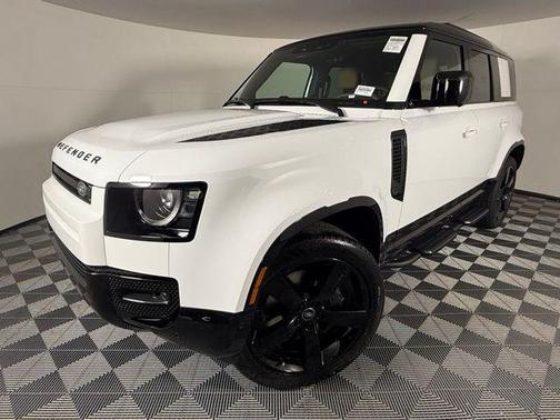 2025 Land Rover Defender 110 P400 X-Dynamic SE