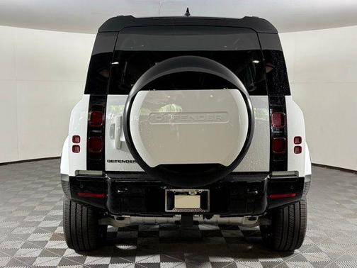 2025 Land Rover Defender 110 P400 X-Dynamic SE