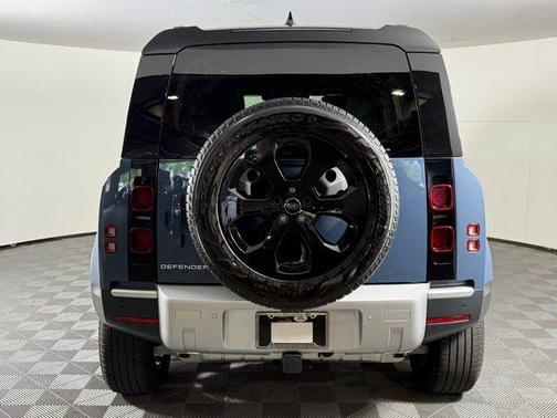 2025 Land Rover Defender 110 P300