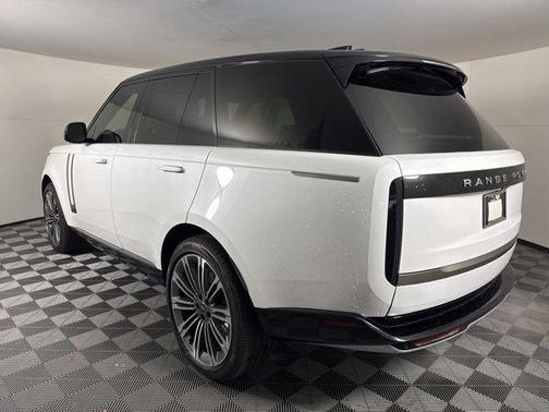 2025 Land Rover Range Rover P530 SE