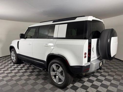 2025 Land Rover Defender 110 P400 S
