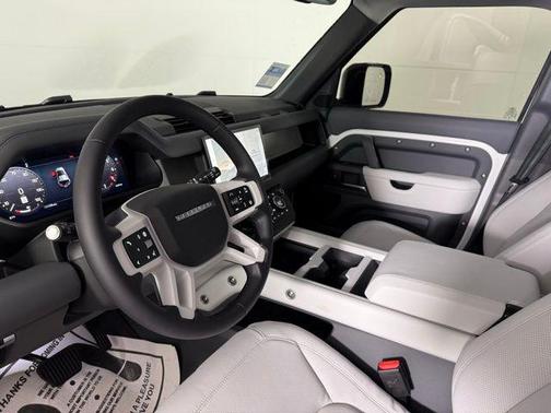 2025 Land Rover Defender 110 P400 S