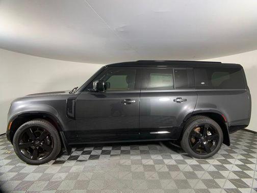 2024 Land Rover Defender 130 P400 X-Dynamic SE