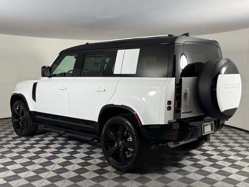 2025 Land Rover Defender 110 P400 X-Dynamic SE