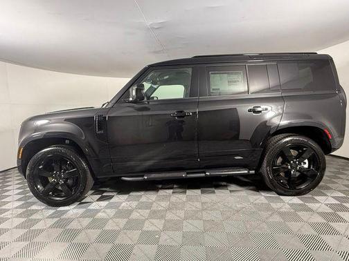 Santorini Black Metallic 2026 Land Rover Defender P400 X-Dynamic SE
