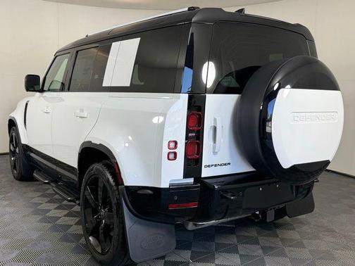 2025 Land Rover Defender 110 P400 X-Dynamic SE