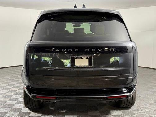 2025 Land Rover Range Rover P530 SE 7 Seat
