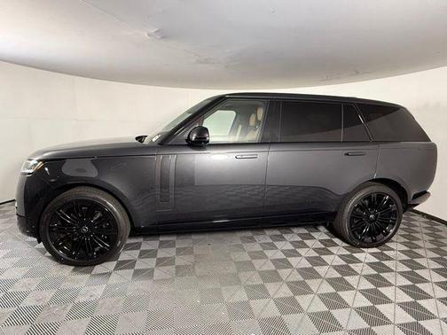 2025 Land Rover Range Rover P530 SE 7 Seat