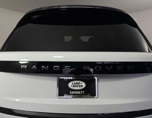 2025 Land Rover Range Rover P530 SE