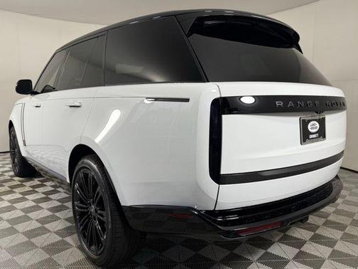 2025 Land Rover Range Rover P530 SE
