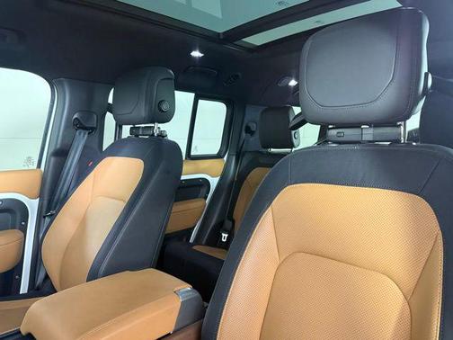 2024 Land Rover Defender 130 P400 X-Dynamic SE