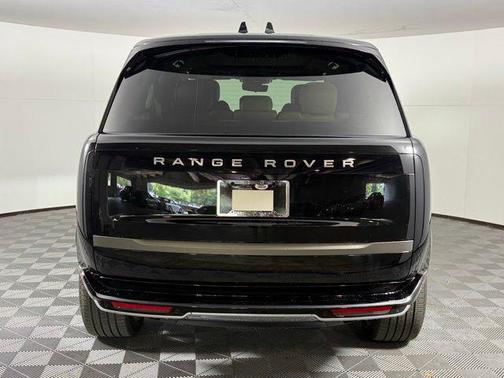 2025 Land Rover Range Rover P400 SE 7 Seat