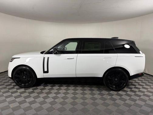 2025 Land Rover Range Rover P400 SE 7 Seat
