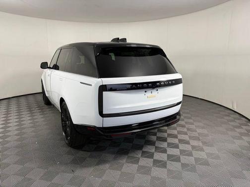 2025 Land Rover Range Rover P400 SE 7 Seat