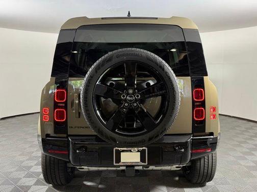2025 Land Rover Defender 110 P400 X-Dynamic SE
