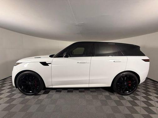 2025 Land Rover Range Rover Sport SE