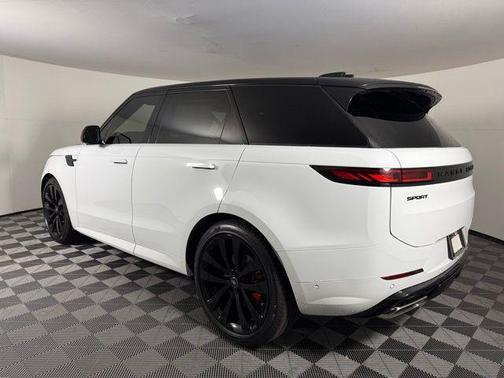 2025 Land Rover Range Rover Sport SE