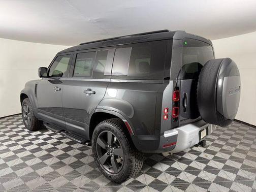 2025 Land Rover Defender 110 P400 S