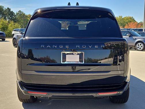 2025 Land Rover Range Rover P530 SE