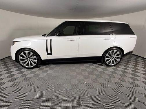 2025 Land Rover Range Rover P400 SE 7 Seat