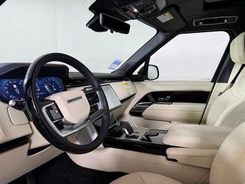 2025 Land Rover Range Rover P550e Autobiography