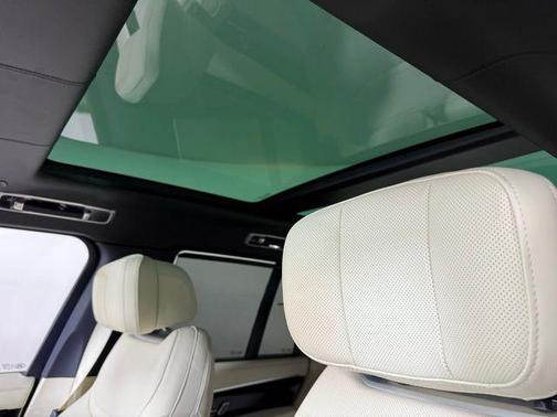 2025 Land Rover Range Rover P550e Autobiography