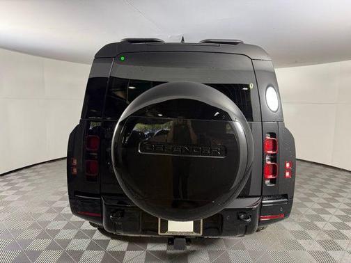 2025 Land Rover Defender 130 P400 X-Dynamic SE