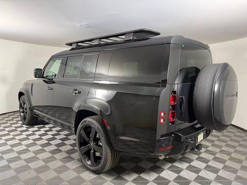 2025 Land Rover Defender 130 P400 X-Dynamic SE
