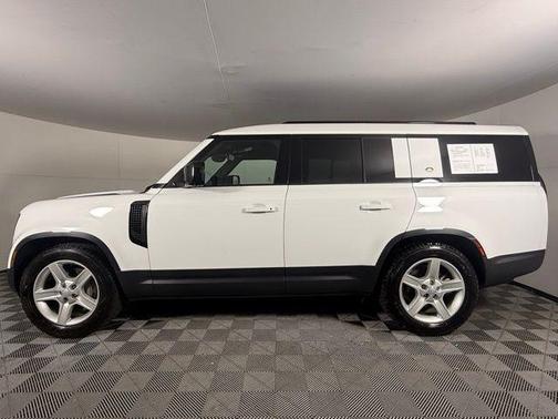 2023 Land Rover Defender 130 SE