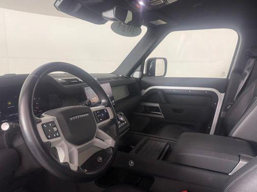 2023 Land Rover Defender 130 SE