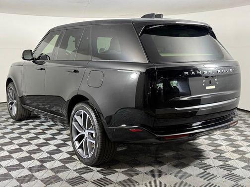 2025 Land Rover Range Rover P550e SE