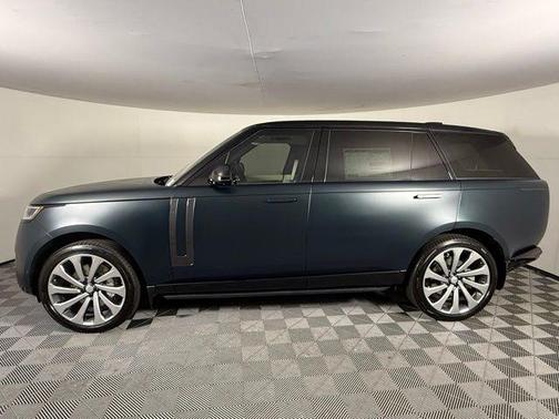 2025 Land Rover Range Rover P530 SE 7 Seat