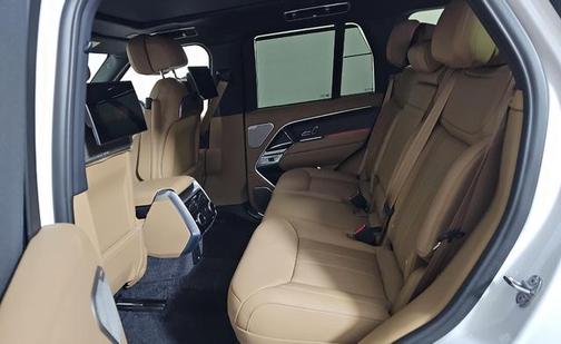 Ostuni Pearl White Premium Metallic 2025 Land Rover Range Rover P550e Autobiography