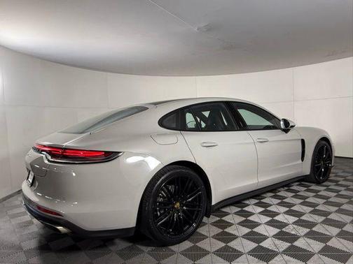 2022 Porsche Panamera 4