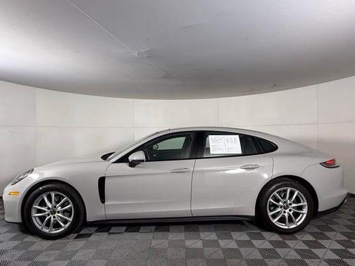 2022 Porsche Panamera 4