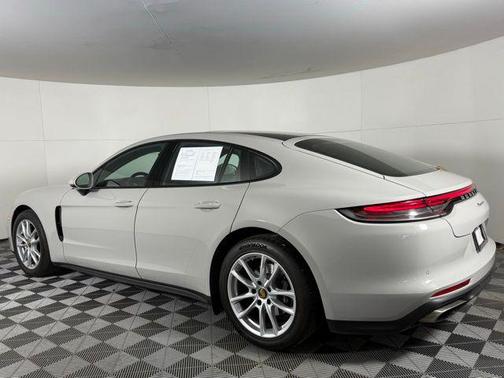 2022 Porsche Panamera 4