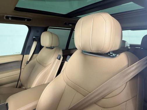 2025 Land Rover Range Rover P550e SE