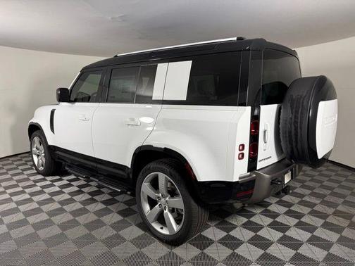 2025 Land Rover Defender 110 P400 X-Dynamic SE