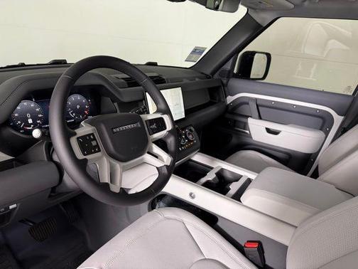 2025 Land Rover Defender 110 P400 X-Dynamic SE