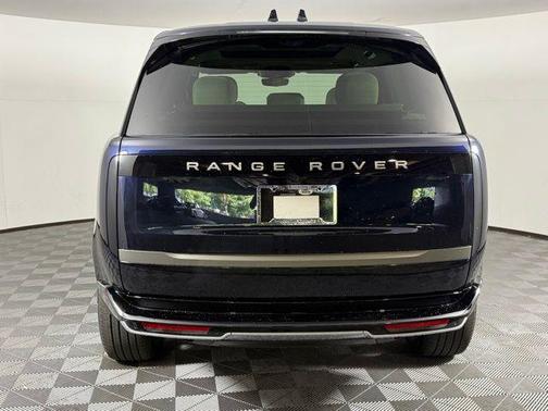 2025 Land Rover Range Rover P400 SE