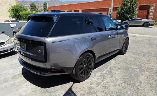 2023 Land Rover Range Rover P440e SE